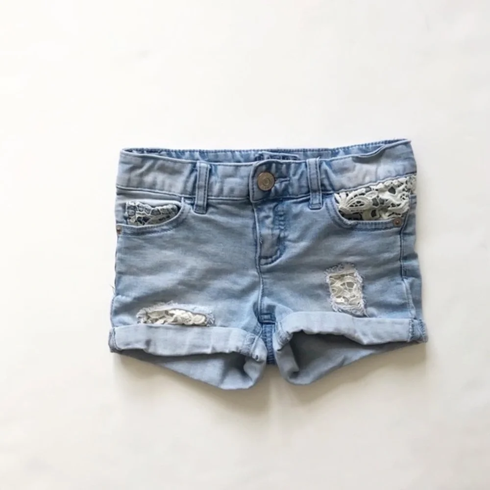 Justice light wash crochet detail shorts EUC 10S